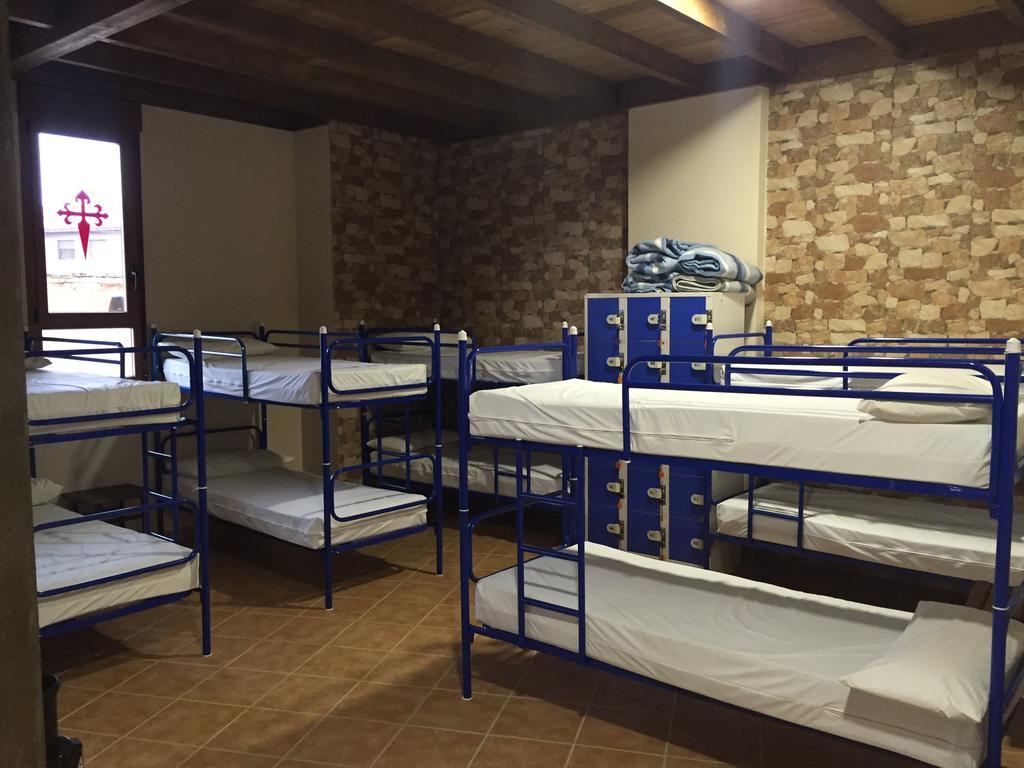 Albergue Santo Tomas De Canterbury León Eksteriør bilde