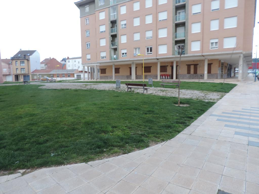 Albergue Santo Tomas De Canterbury León Eksteriør bilde