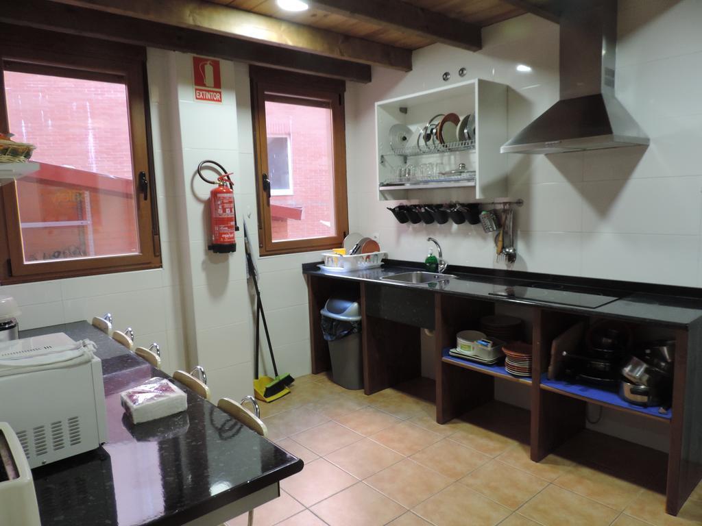 Albergue Santo Tomas De Canterbury León Eksteriør bilde